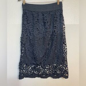 TOV Black midi length crochet lace scalloped hem pencil skirt women’s 40 Medium